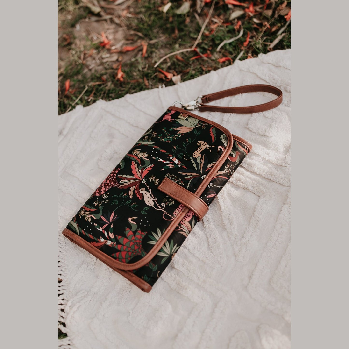 OiOi Change Mat Clutch - Jungle Black/Tan