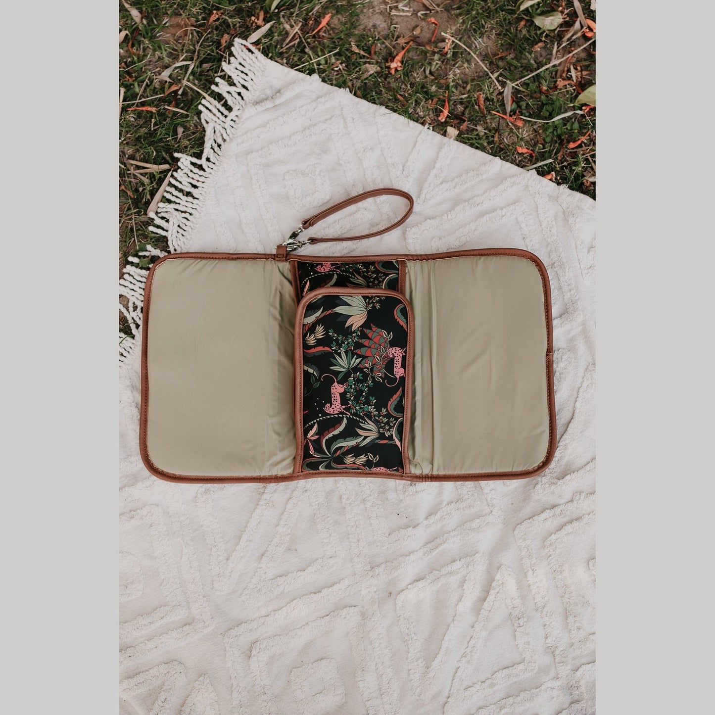 OiOi Change Mat Clutch - Jungle Black/Tan